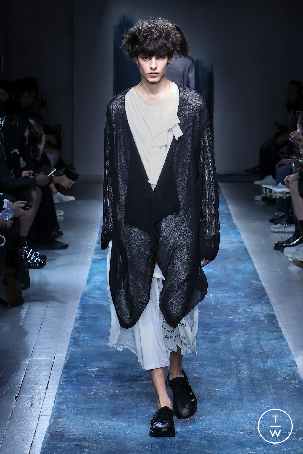 Fashion Week Paris Spring/Summer 2026 look 26 from the Yohji Yamamoto collection menswear