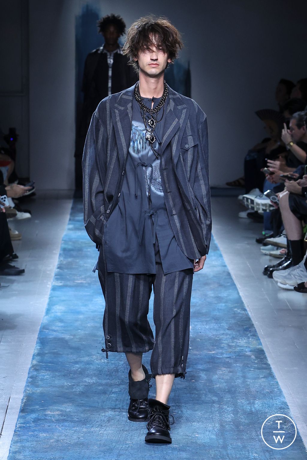 Fashion Week Paris Spring/Summer 2026 look 29 from the Yohji Yamamoto collection menswear