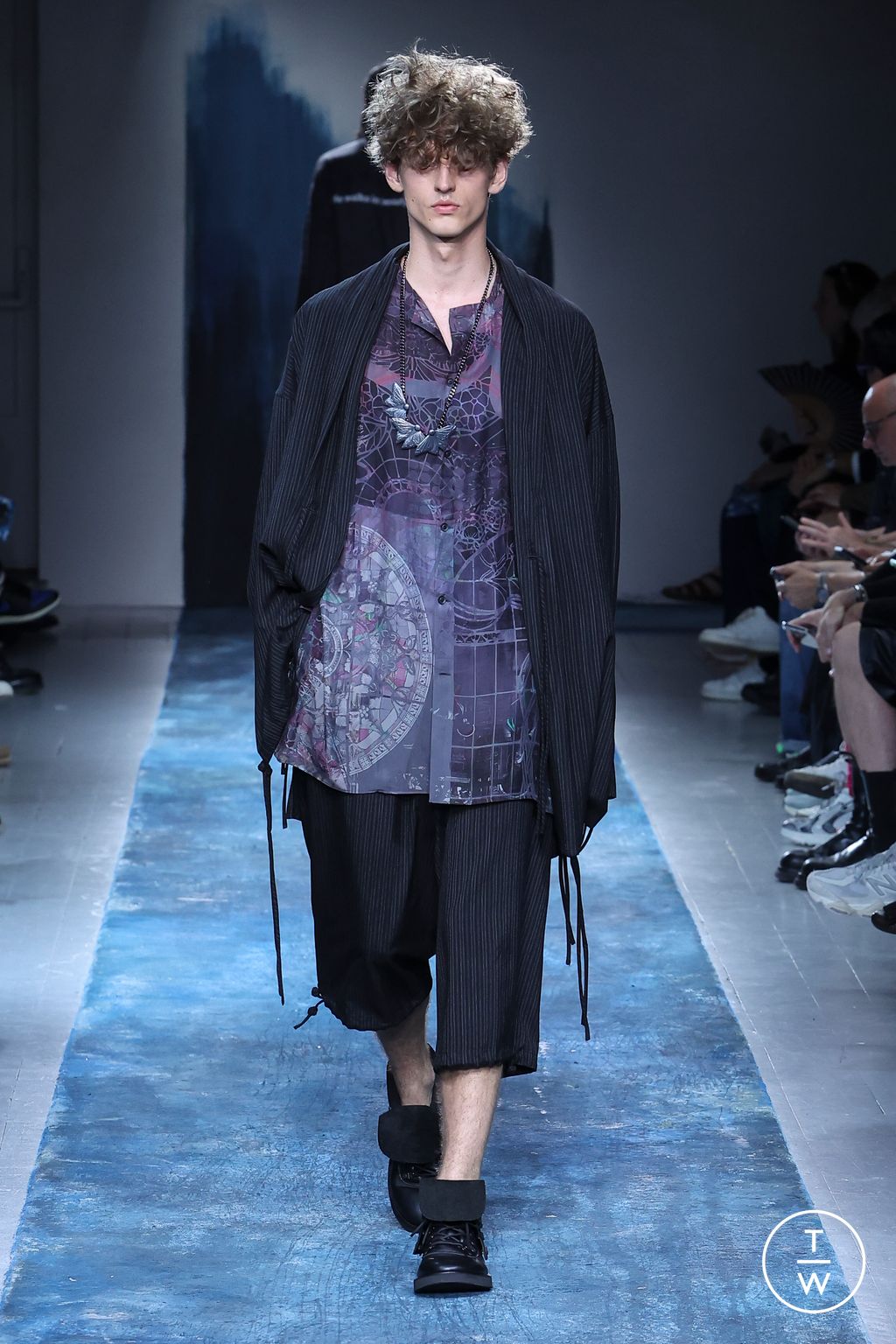 Fashion Week Paris Spring/Summer 2026 look 32 from the Yohji Yamamoto collection menswear