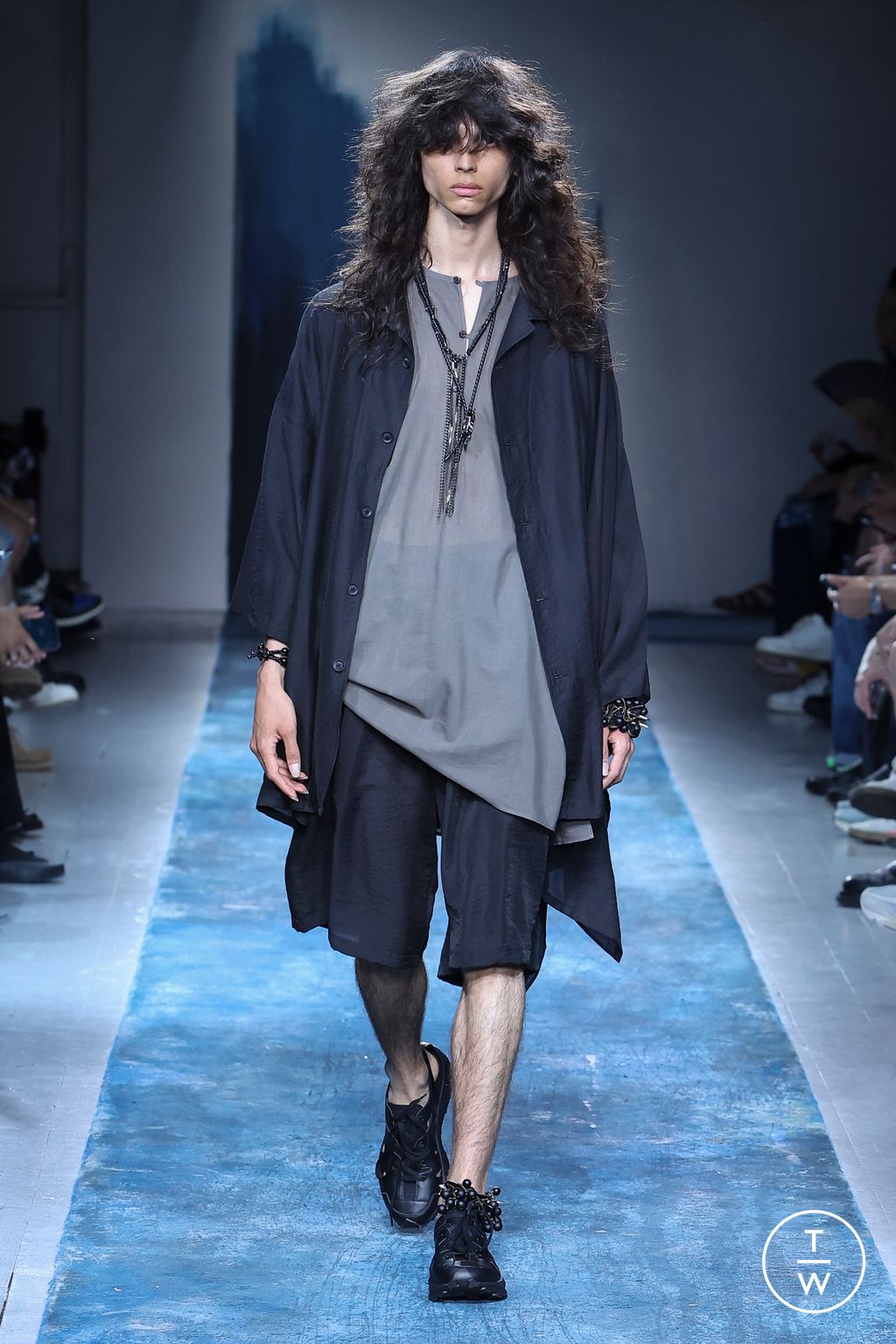 Fashion Week Paris Spring/Summer 2026 look 35 from the Yohji Yamamoto collection menswear