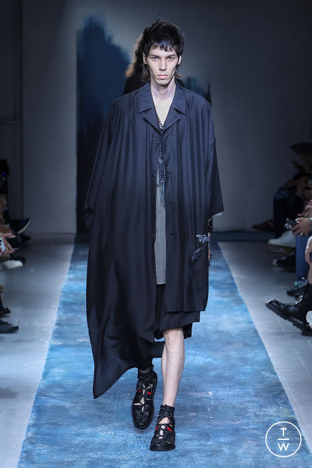 Fashion Week Paris Spring/Summer 2026 look 36 de la collection Yohji Yamamoto menswear