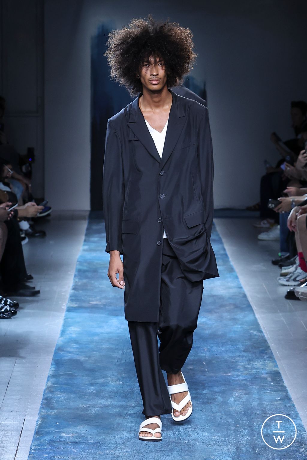 Fashion Week Paris Spring/Summer 2026 look 40 from the Yohji Yamamoto collection menswear