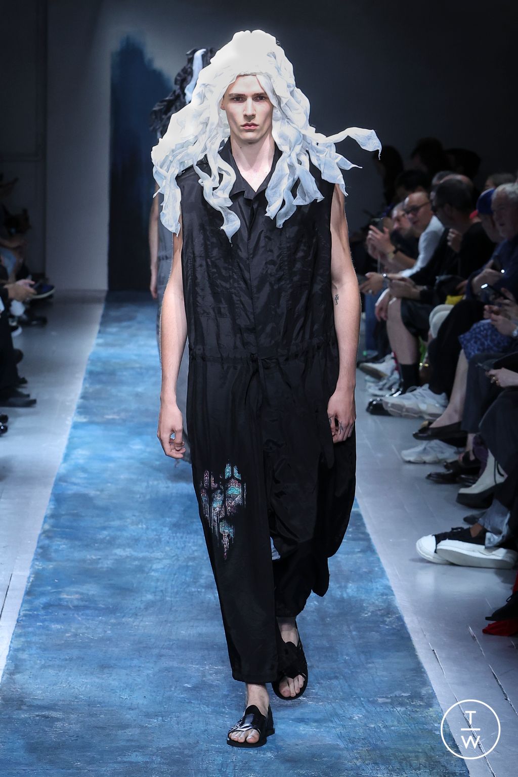 Fashion Week Paris Spring/Summer 2026 look 42 from the Yohji Yamamoto collection menswear