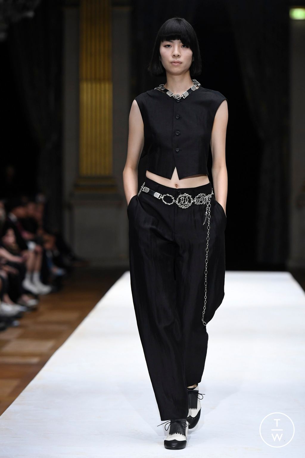 Fashion Week Paris Spring/Summer 2024 look 13 from the Yohji Yamamoto collection womenswear