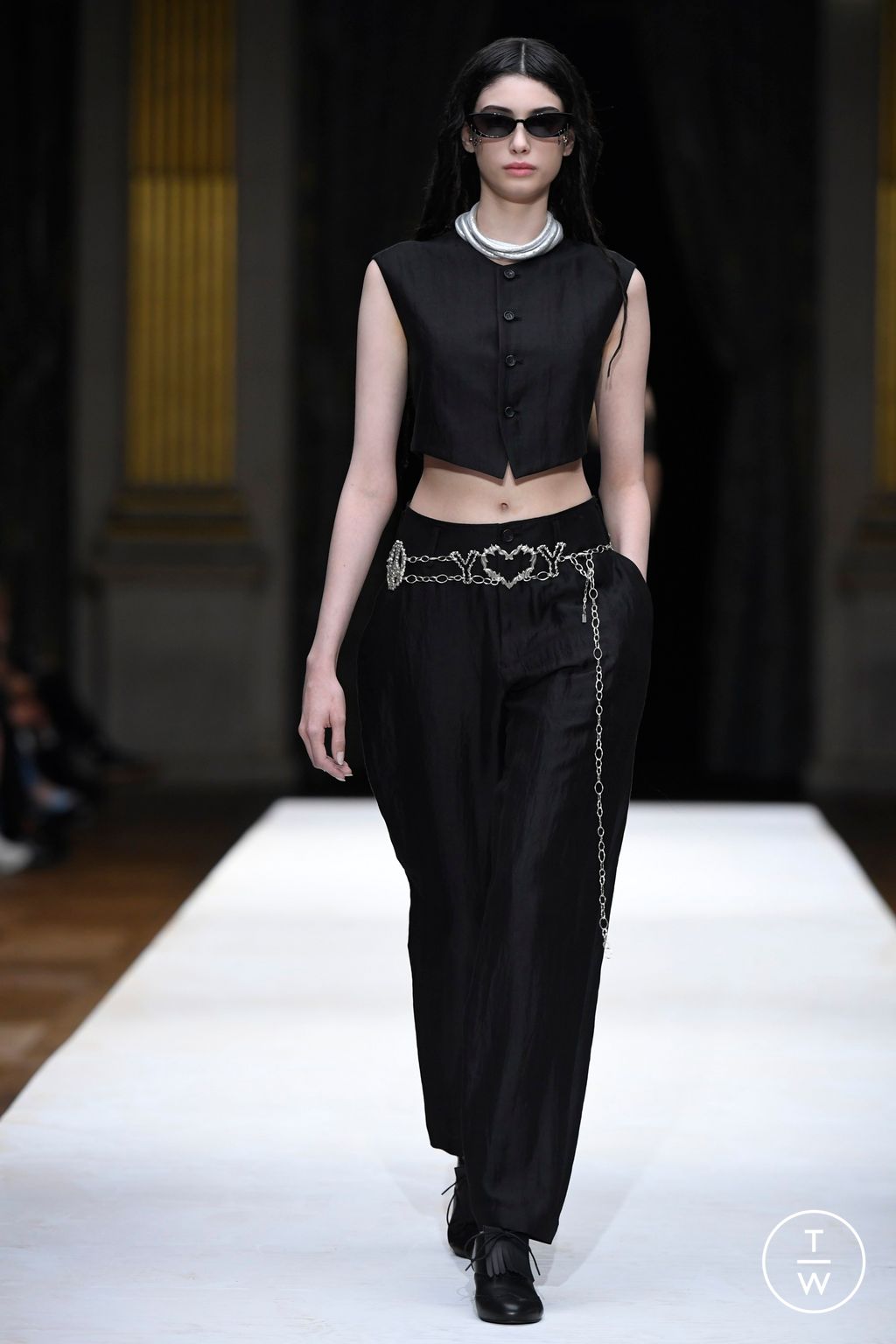 Fashion Week Paris Spring/Summer 2024 look 14 from the Yohji Yamamoto collection womenswear