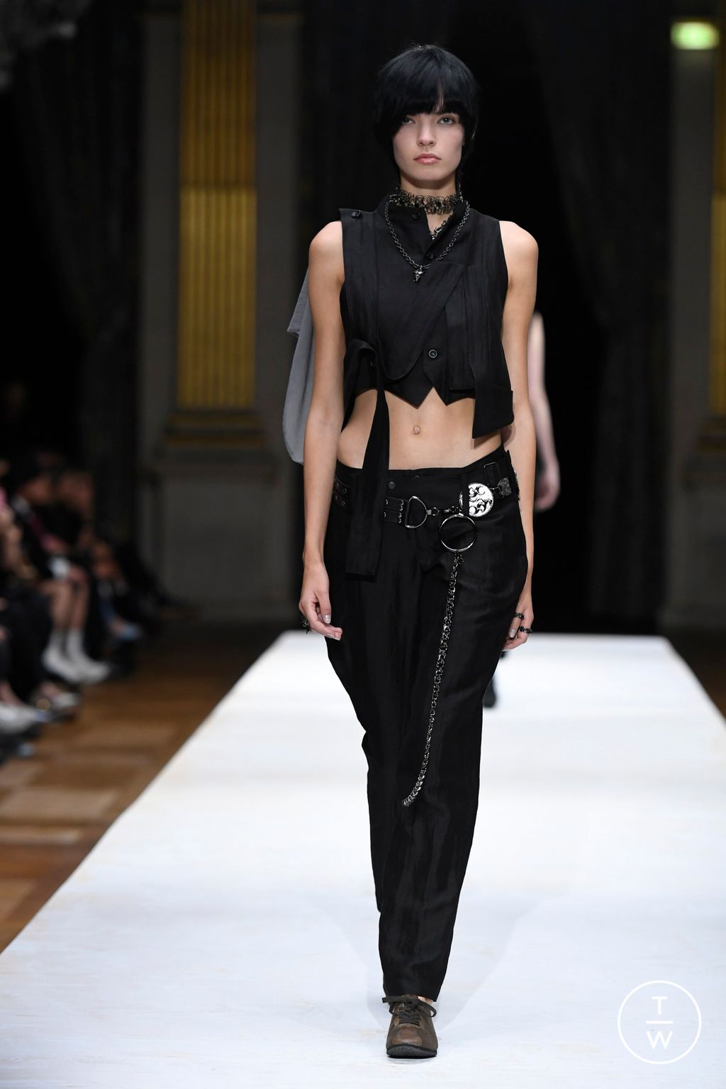 Fashion Week Paris Spring/Summer 2024 look 15 from the Yohji Yamamoto collection womenswear