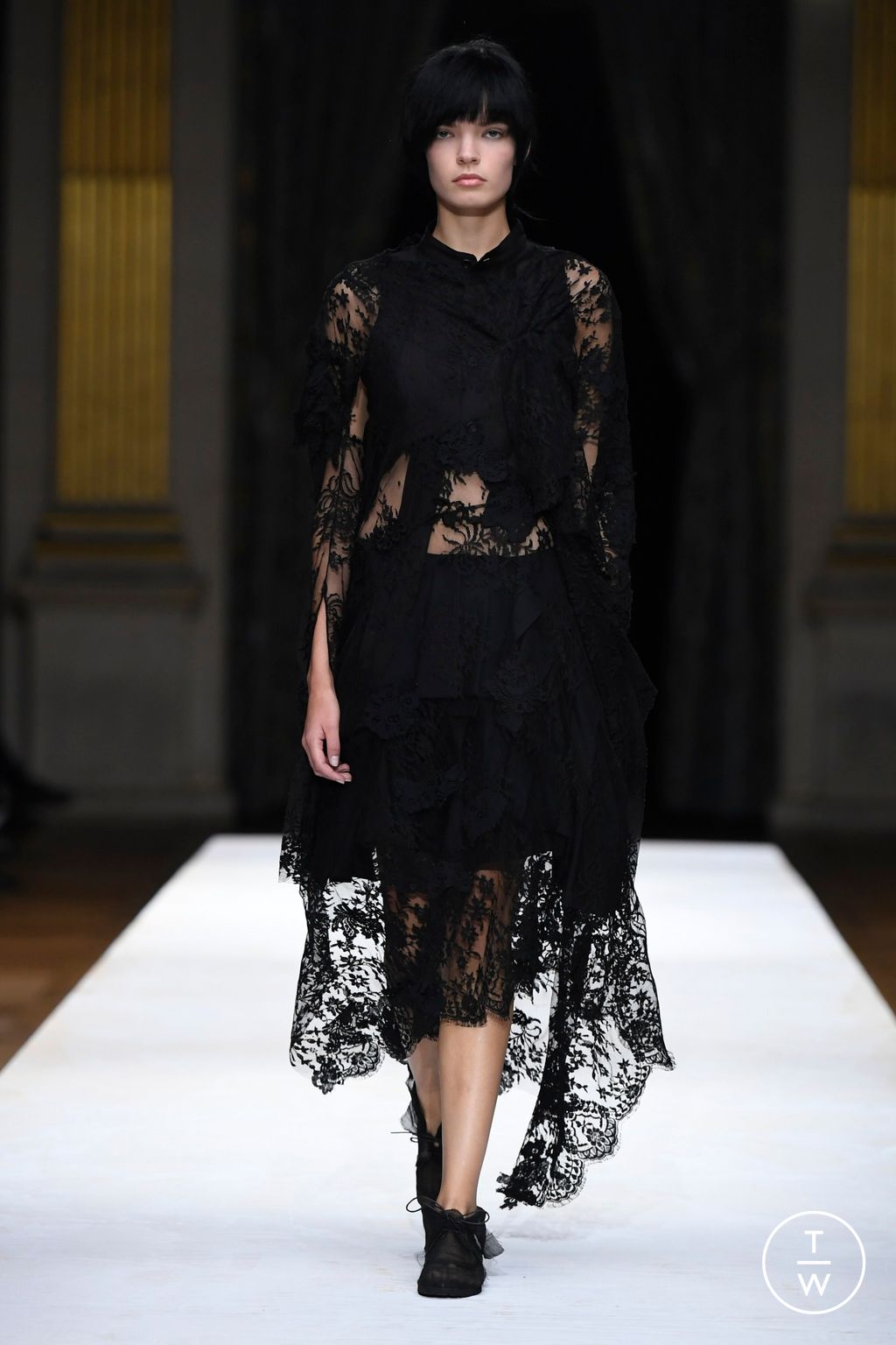 Fashion Week Paris Spring/Summer 2024 look 31 from the Yohji Yamamoto collection 女装