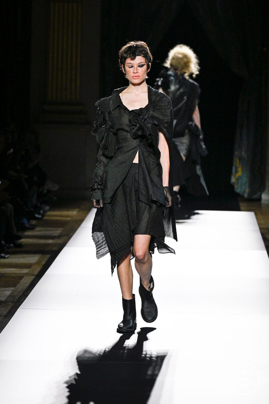 Fashion Week Paris Spring-Summer 2025 look 6 from the Yohji Yamamoto collection womenswear