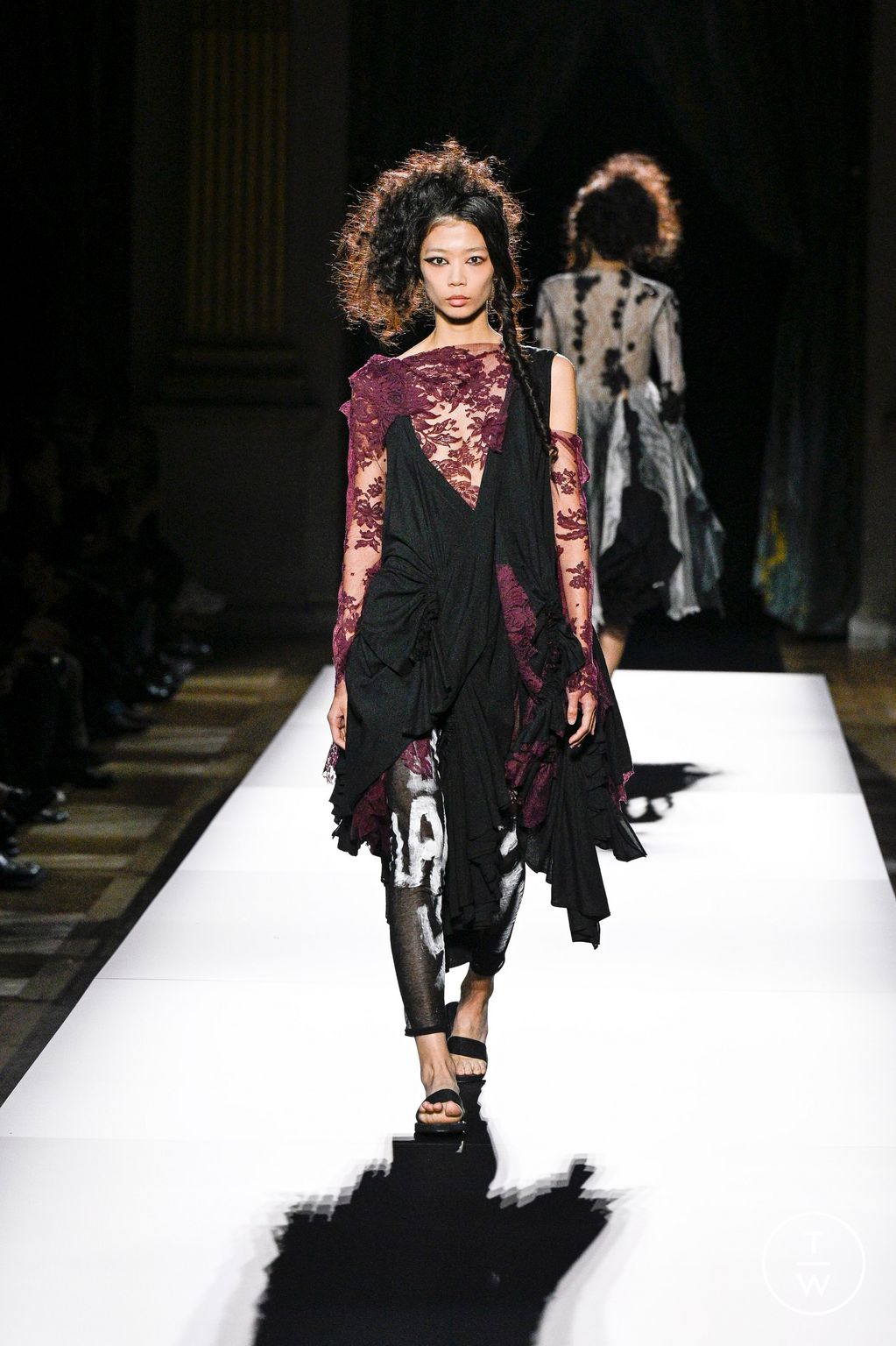Fashion Week Paris Spring/Summer 2025 look 9 from the Yohji Yamamoto collection womenswear