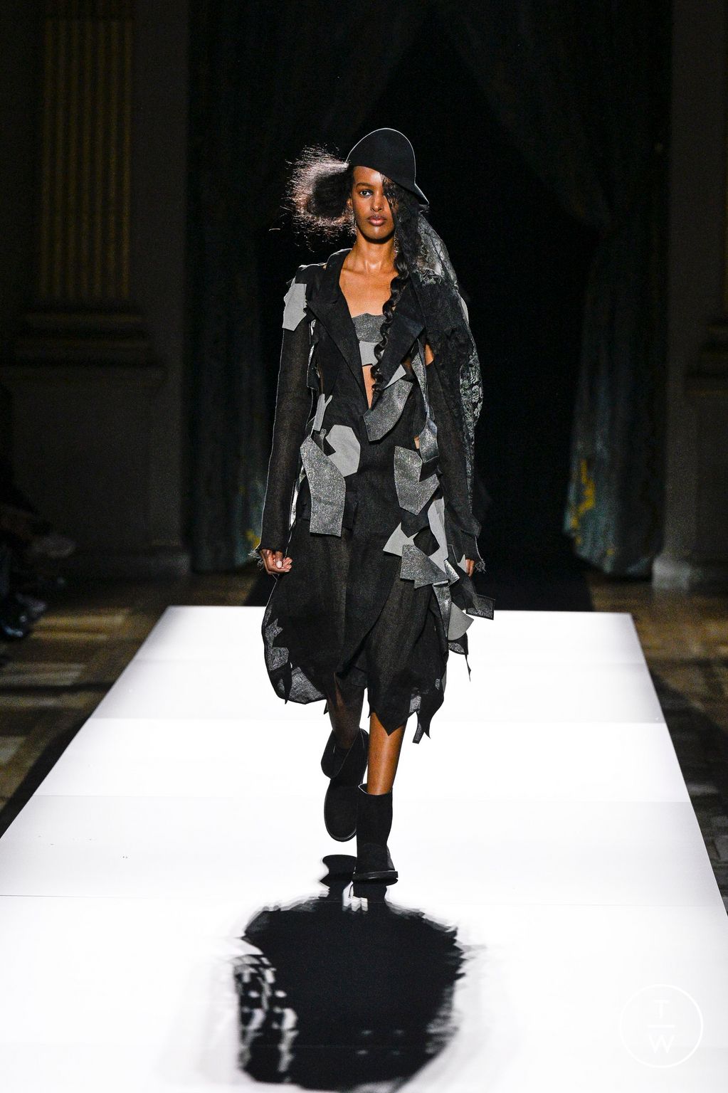 Fashion Week Paris Spring/Summer 2025 look 11 from the Yohji Yamamoto collection womenswear