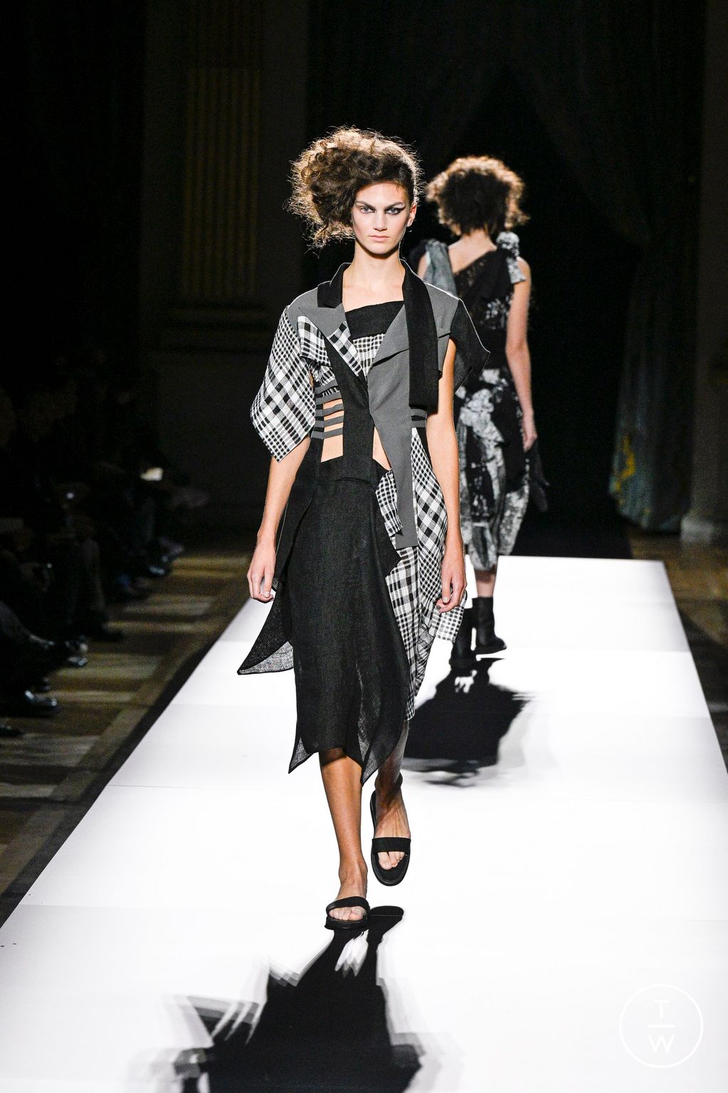 Fashion Week Paris Spring/Summer 2025 look 14 from the Yohji Yamamoto collection womenswear