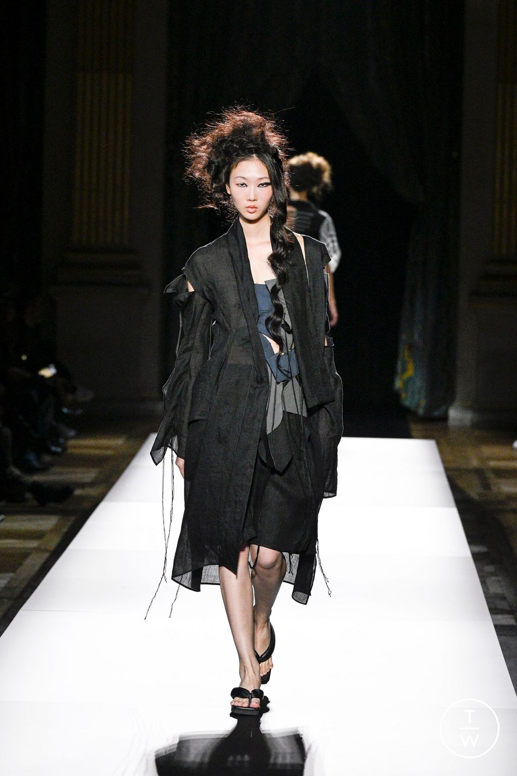 Fashion Week Paris Spring-Summer 2025 look 15 from the Yohji Yamamoto collection womenswear