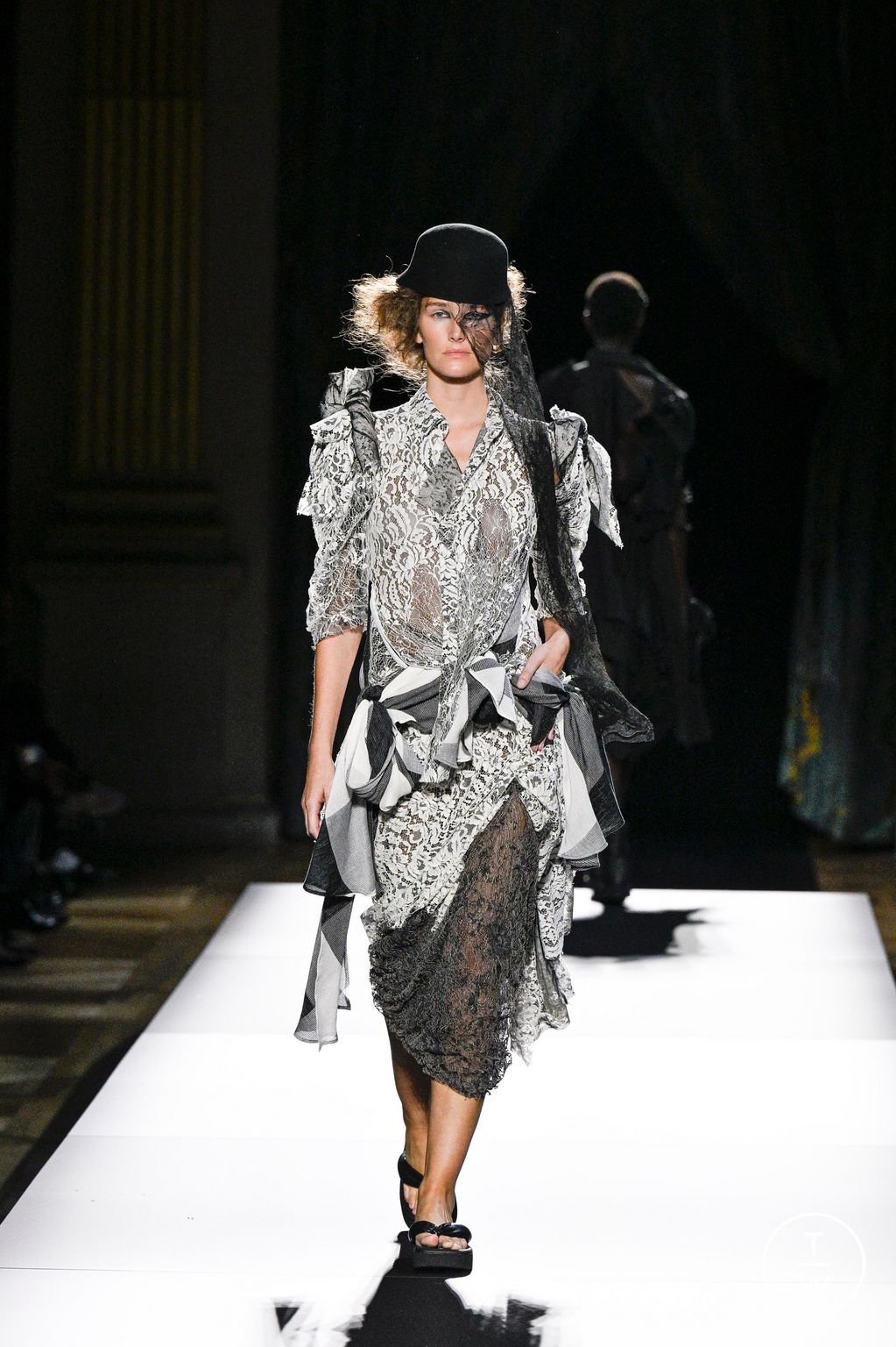Fashion Week Paris Spring/Summer 2025 look 17 from the Yohji Yamamoto collection womenswear