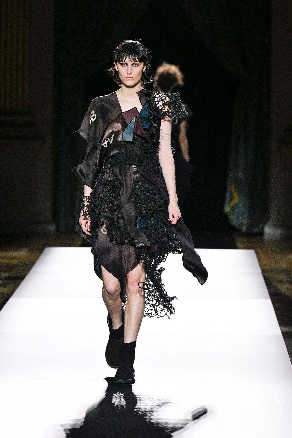 Fashion Week Paris Spring-Summer 2025 look 23 from the Yohji Yamamoto collection womenswear