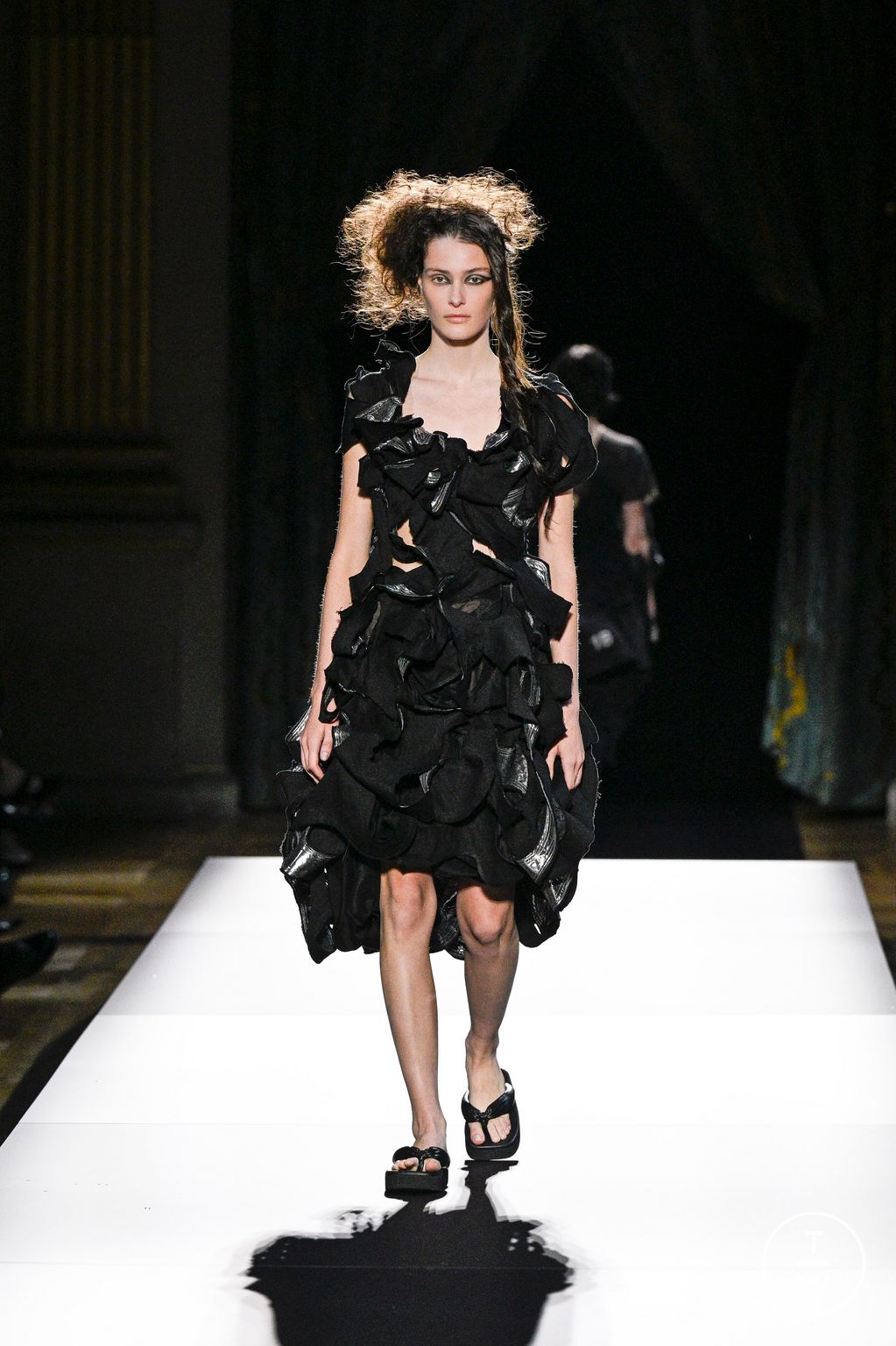 Fashion Week Paris Spring/Summer 2025 look 24 from the Yohji Yamamoto collection womenswear