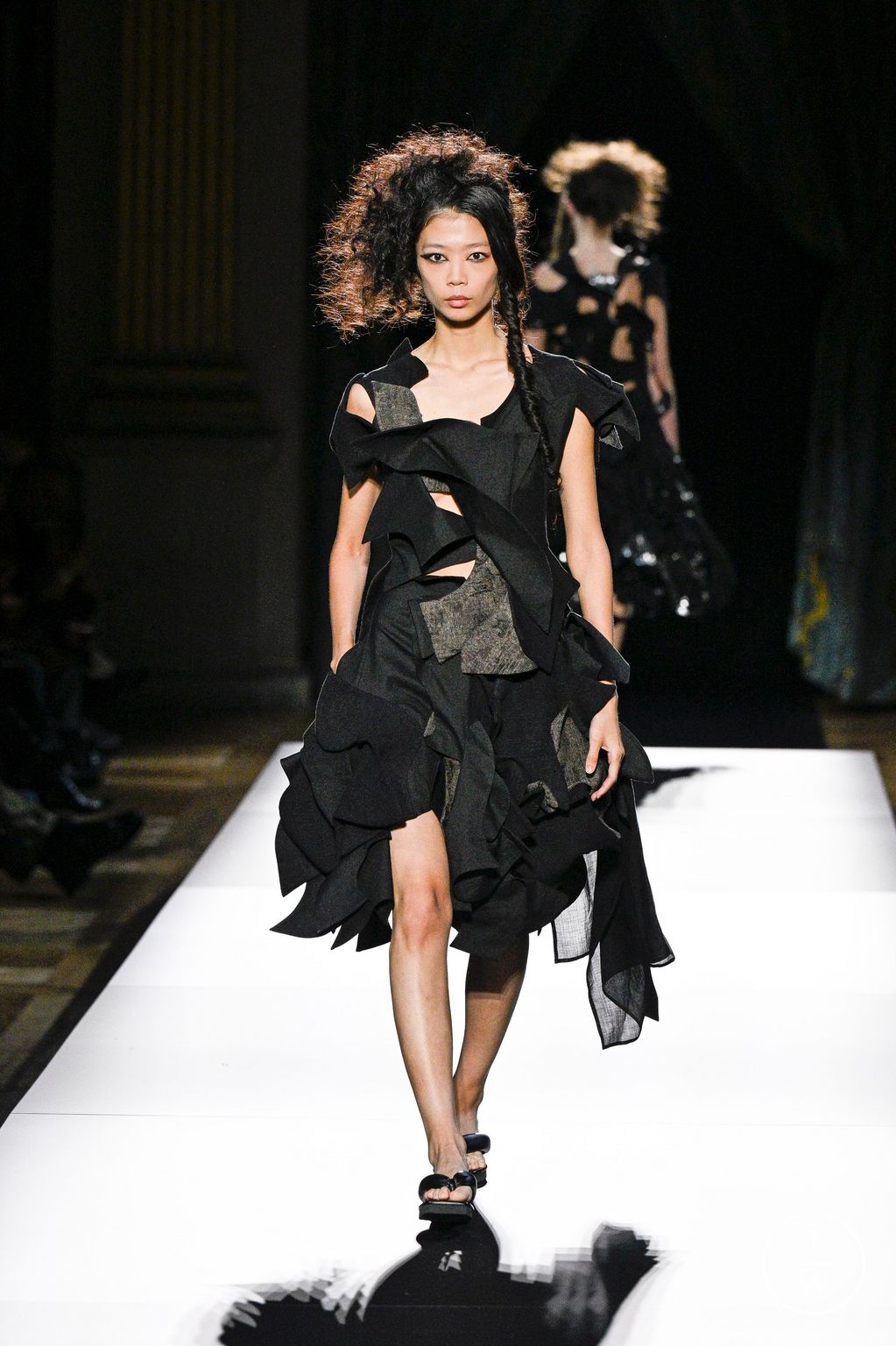 Fashion Week Paris Spring-Summer 2025 look 25 from the Yohji Yamamoto collection womenswear