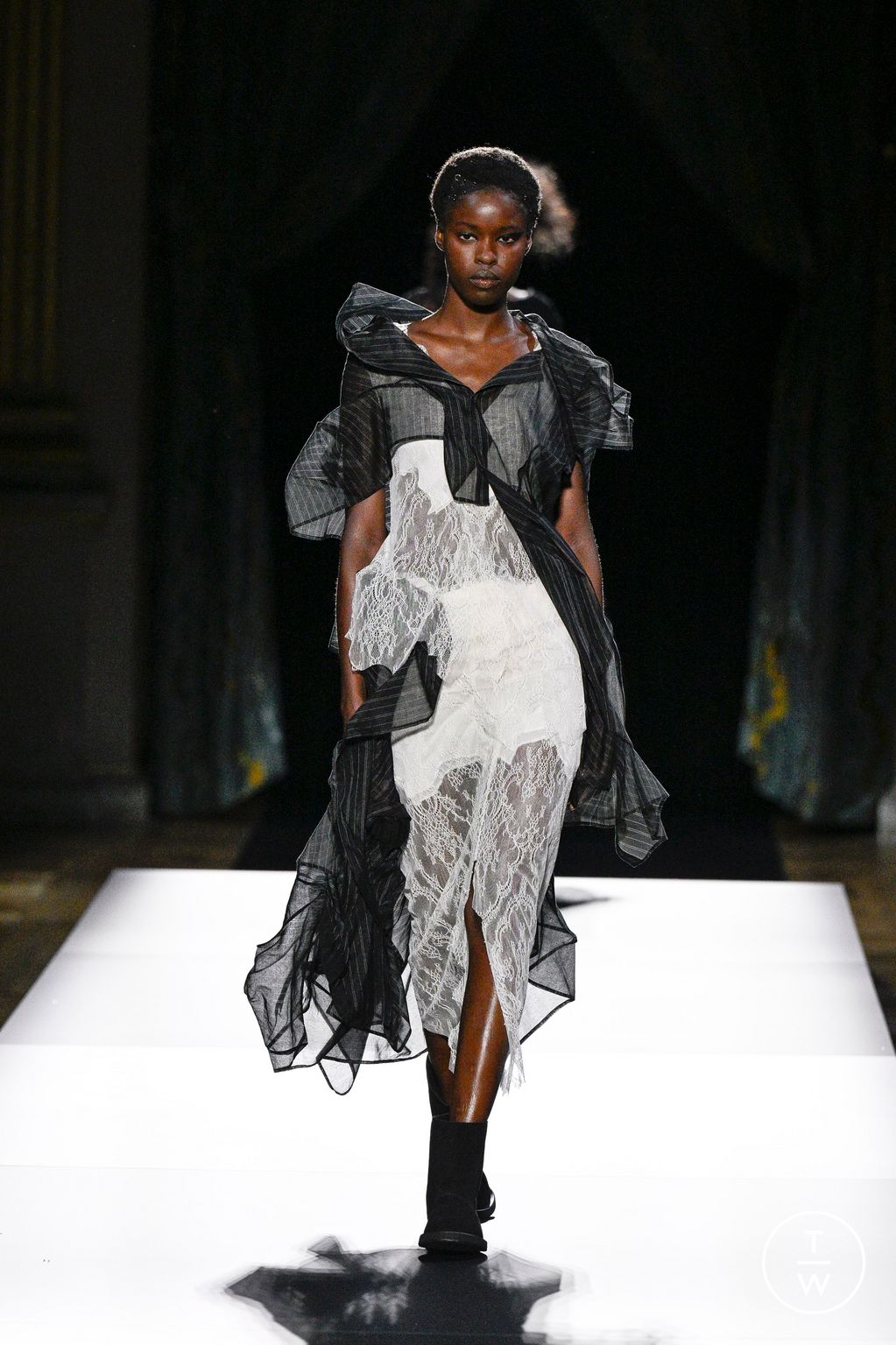 Fashion Week Paris Spring-Summer 2025 look 27 from the Yohji Yamamoto collection womenswear