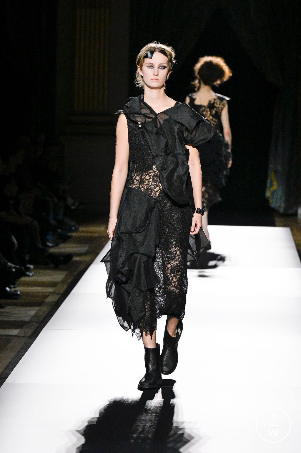 Fashion Week Paris Spring/Summer 2025 look 33 from the Yohji Yamamoto collection womenswear