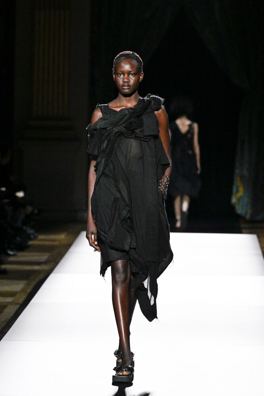 Fashion Week Paris Spring/Summer 2025 look 36 from the Yohji Yamamoto collection womenswear