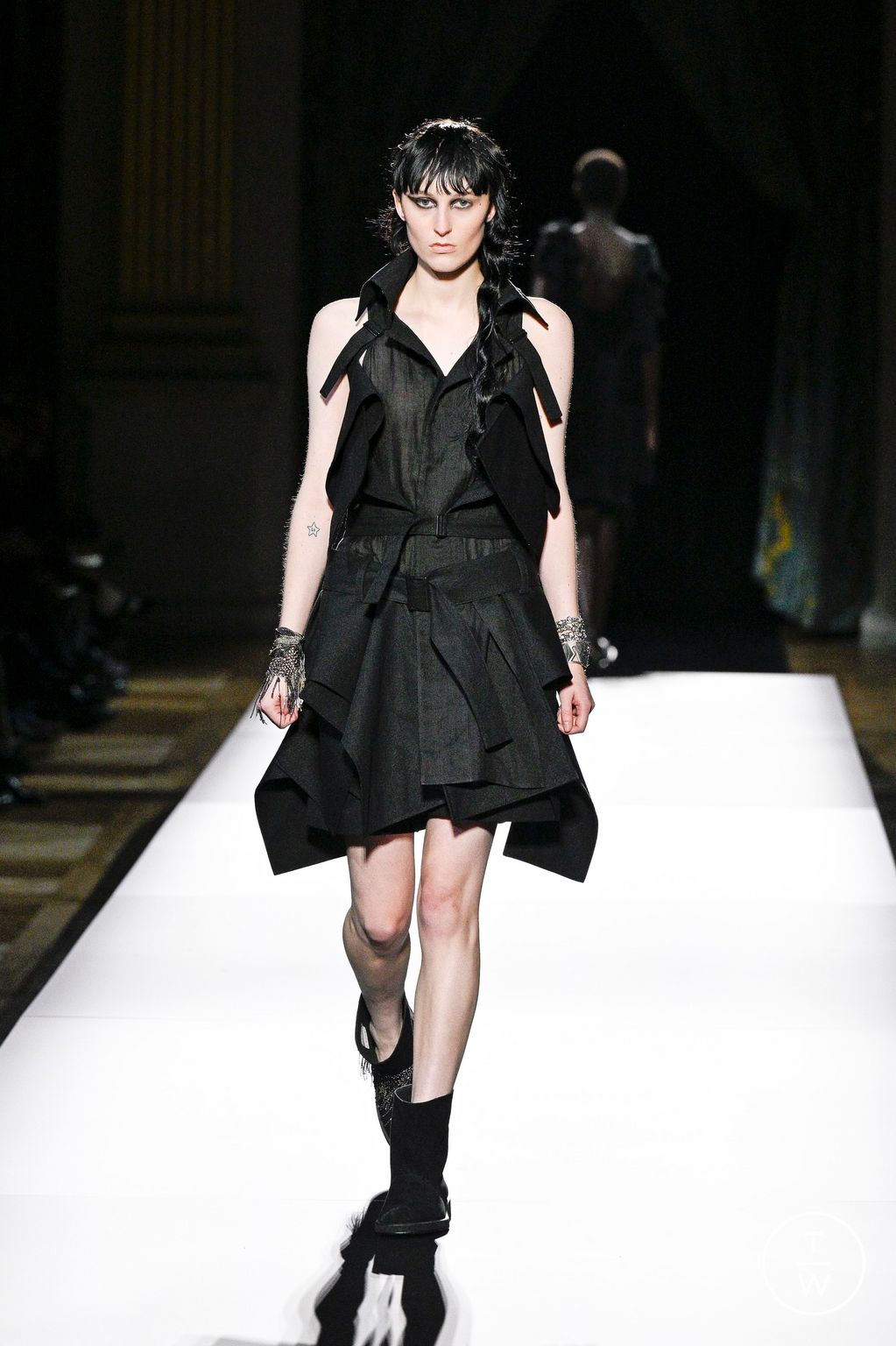 Fashion Week Paris Spring-Summer 2025 look 37 from the Yohji Yamamoto collection womenswear