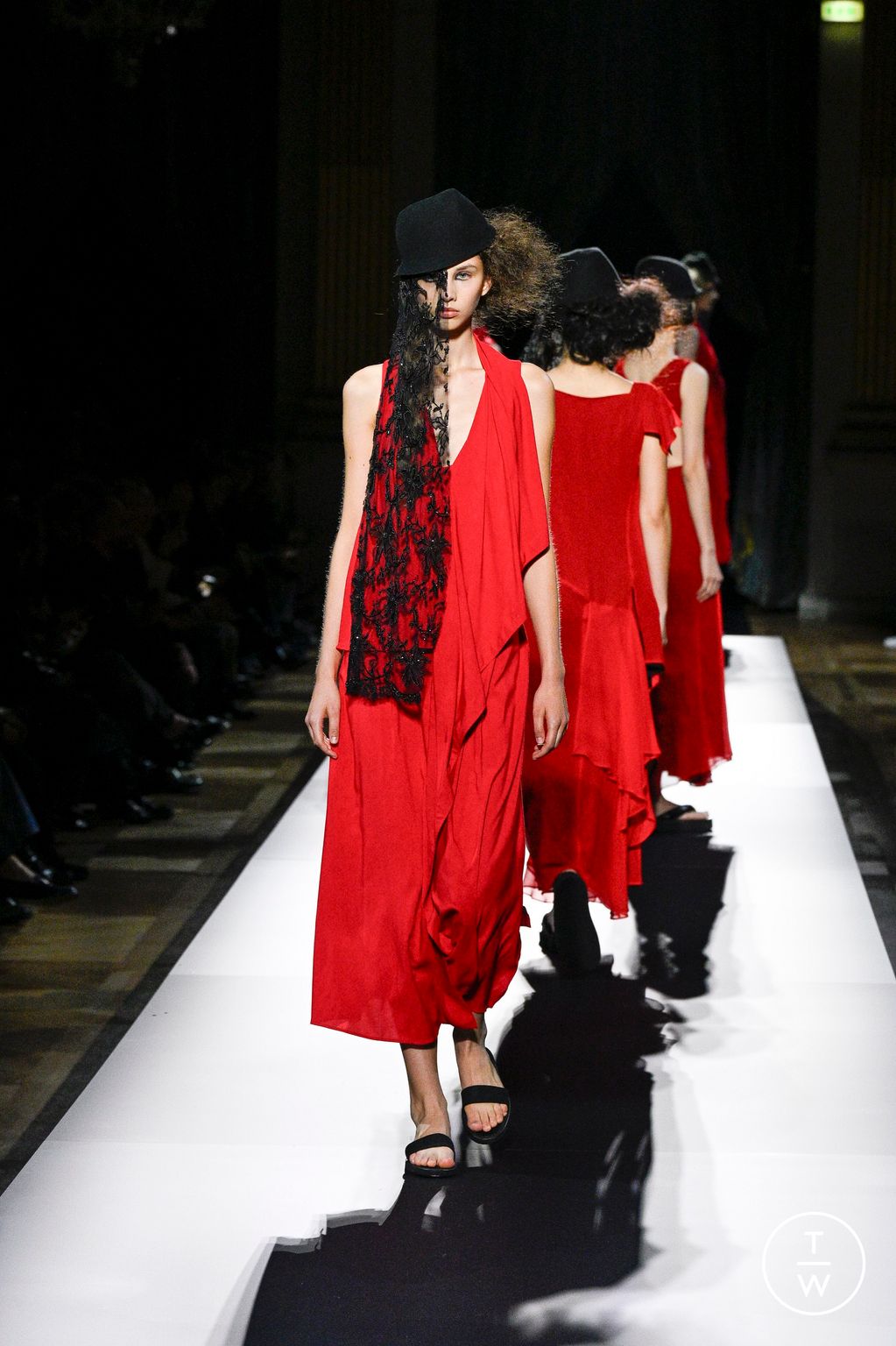 Fashion Week Paris Spring/Summer 2025 look 42 from the Yohji Yamamoto collection womenswear