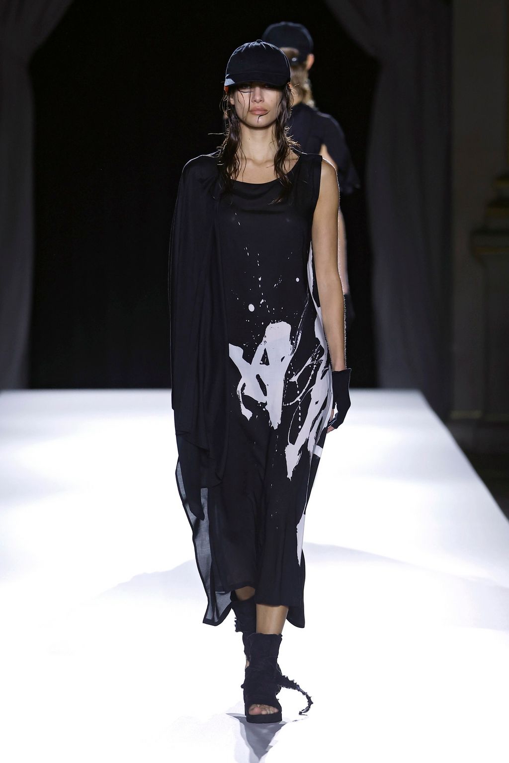 Fashion Week Paris Spring/Summer 2026 look 2 from the Yohji Yamamoto collection womenswear