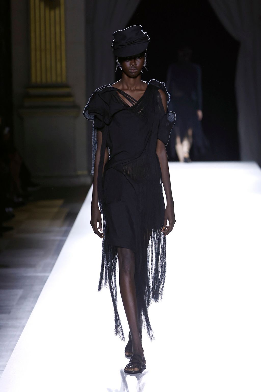 Fashion Week Paris Spring/Summer 2026 look 8 from the Yohji Yamamoto collection womenswear