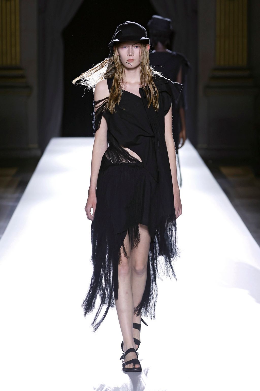 Fashion Week Paris Spring/Summer 2026 look 9 from the Yohji Yamamoto collection womenswear
