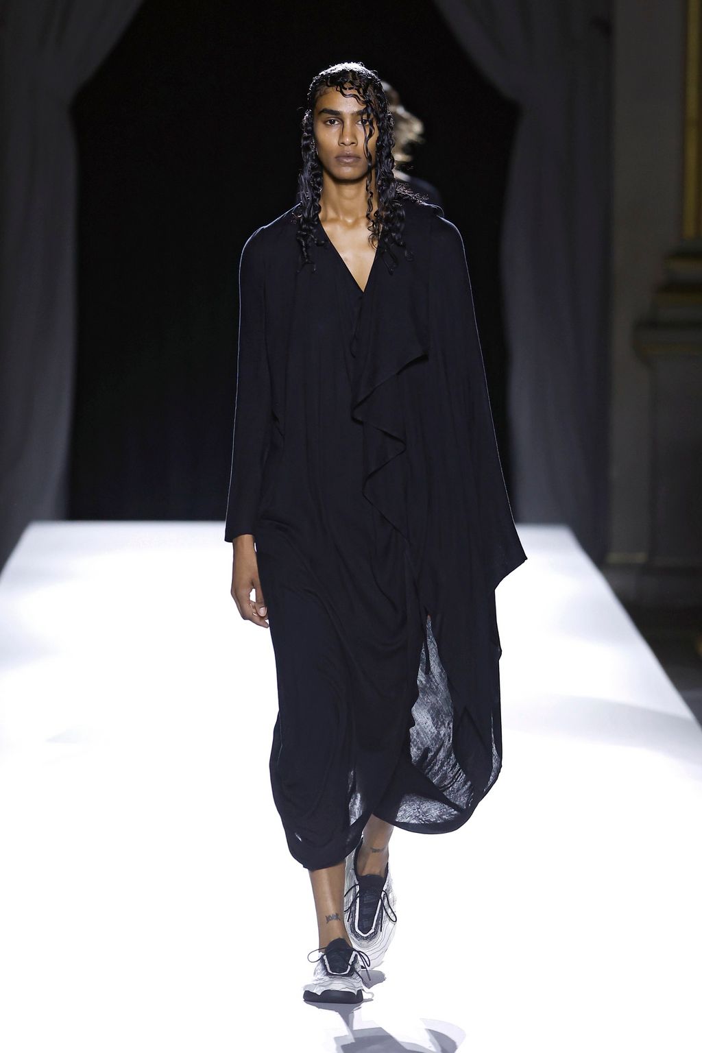 Fashion Week Paris Spring/Summer 2026 look 21 from the Yohji Yamamoto collection womenswear