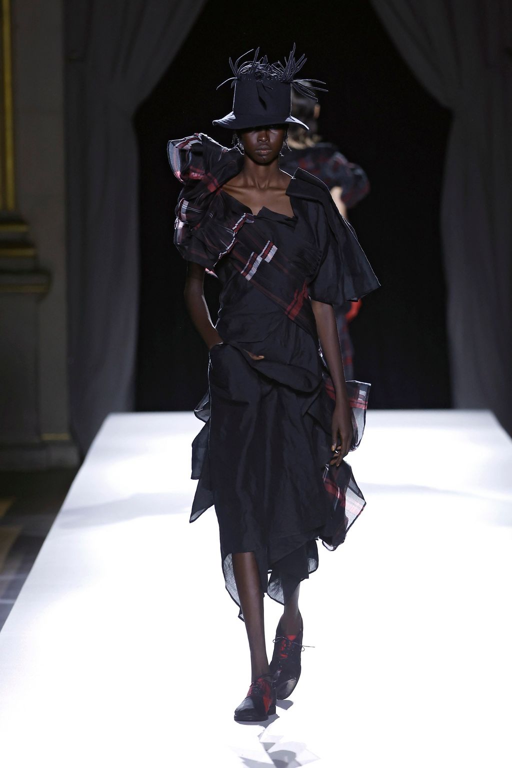 Fashion Week Paris Spring/Summer 2026 look 23 from the Yohji Yamamoto collection womenswear