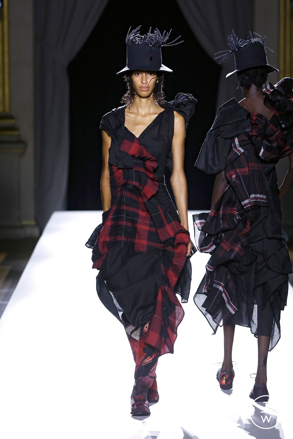 Fashion Week Paris Spring/Summer 2026 look 24 from the Yohji Yamamoto collection 女装