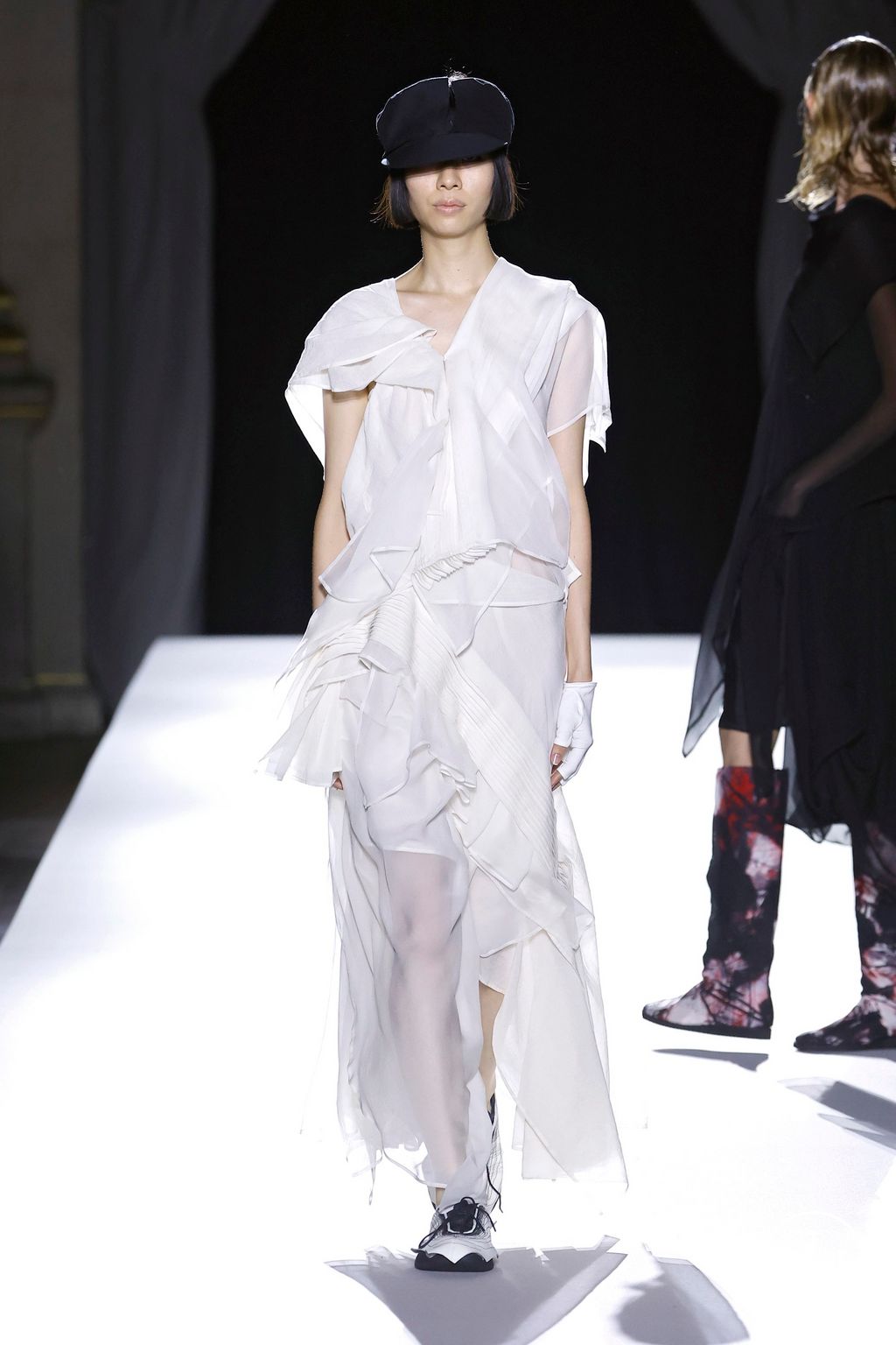 Fashion Week Paris Spring/Summer 2026 look 27 from the Yohji Yamamoto collection womenswear