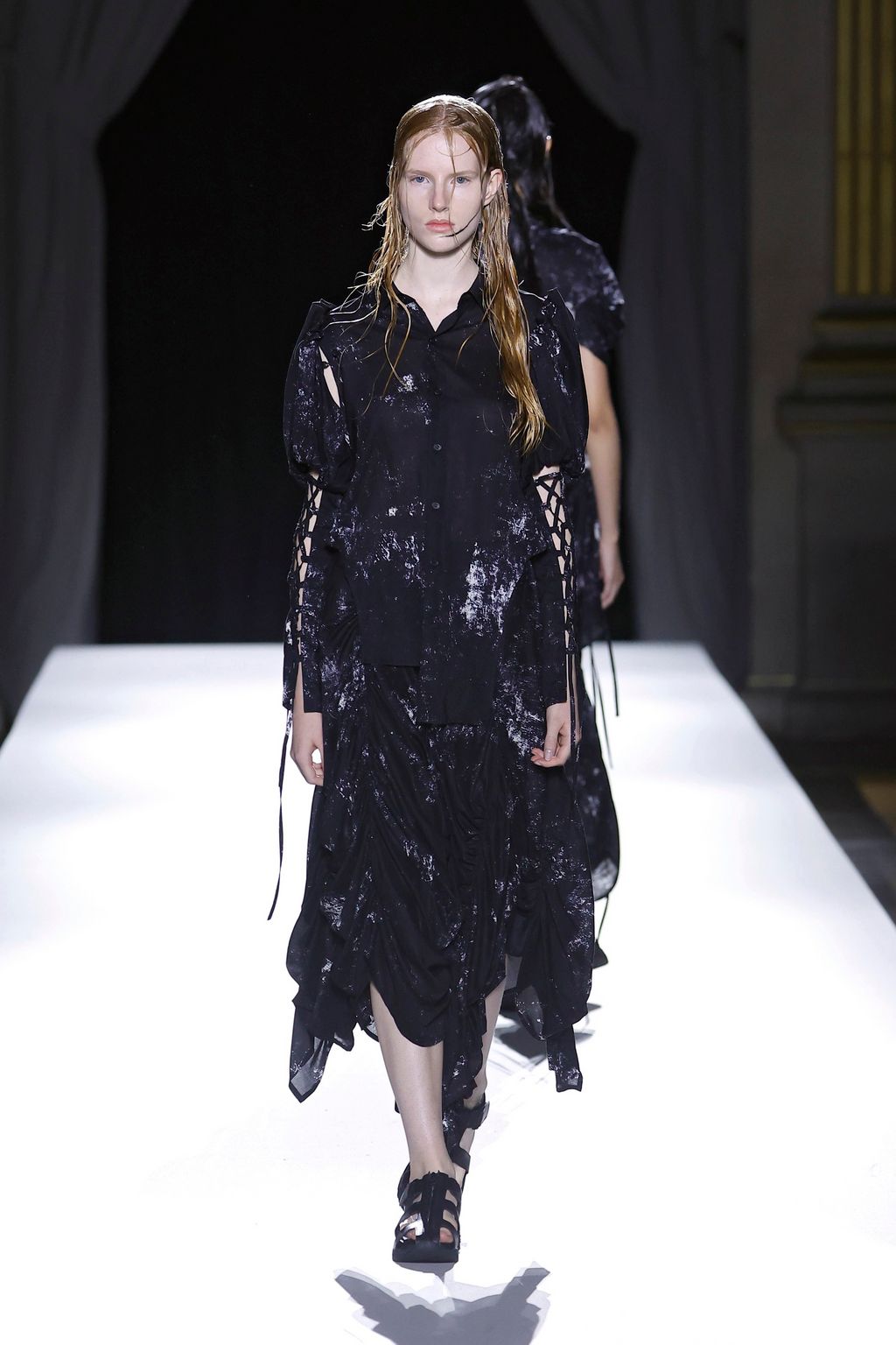 Fashion Week Paris Spring/Summer 2026 look 35 from the Yohji Yamamoto collection womenswear