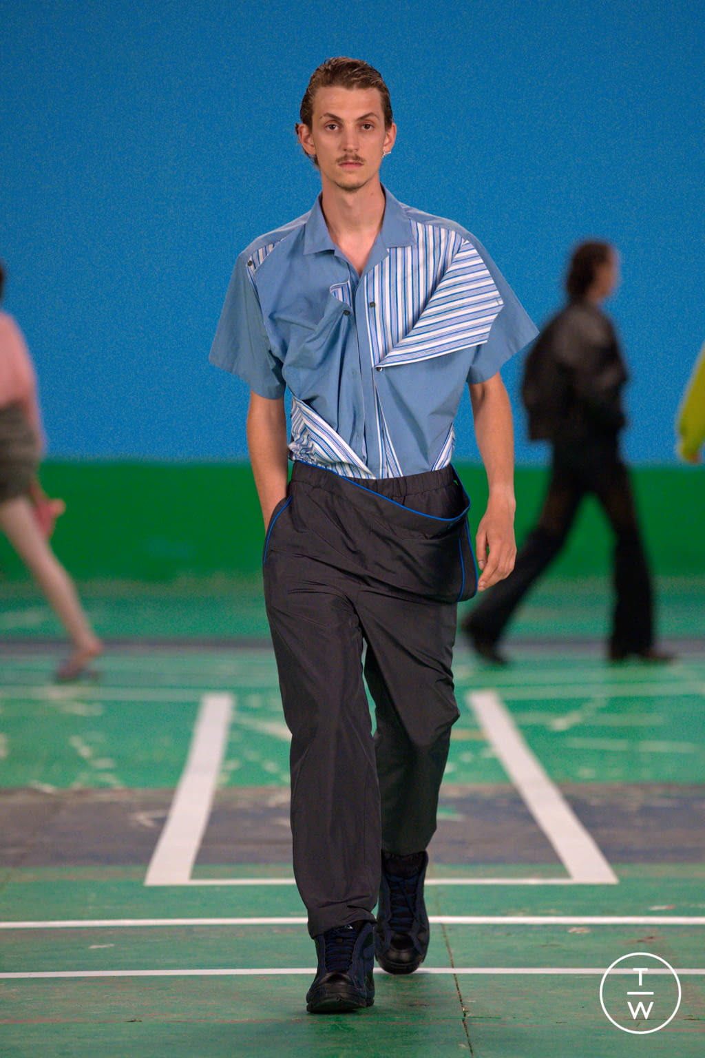 Fashion Week Paris Spring/Summer 2022 look 52 from the Y/PROJECT collection 男装