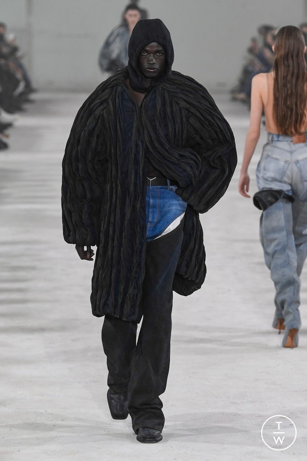 Fashion Week Paris Fall/Winter 2023 look 2 from the Y/PROJECT collection 女装