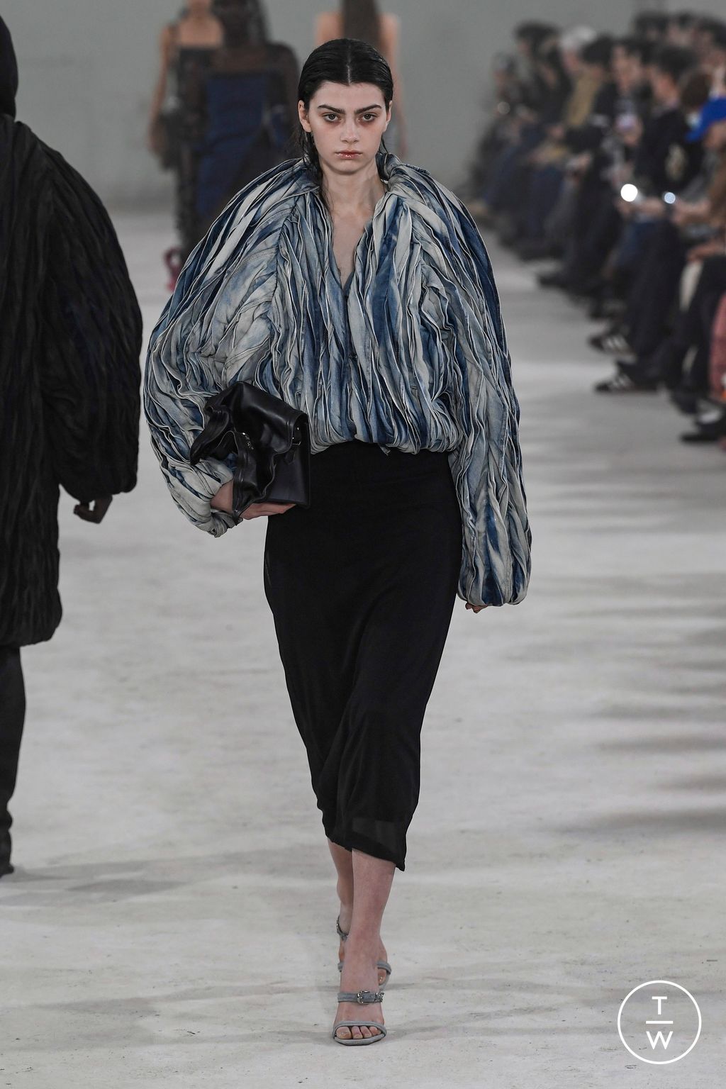 Fashion Week Paris Fall/Winter 2023 look 3 from the Y/PROJECT collection womenswear