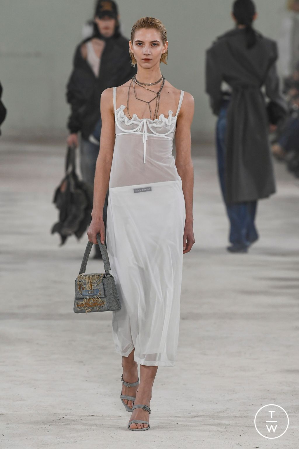 Fashion Week Paris Fall/Winter 2023 look 12 from the Y/PROJECT collection womenswear