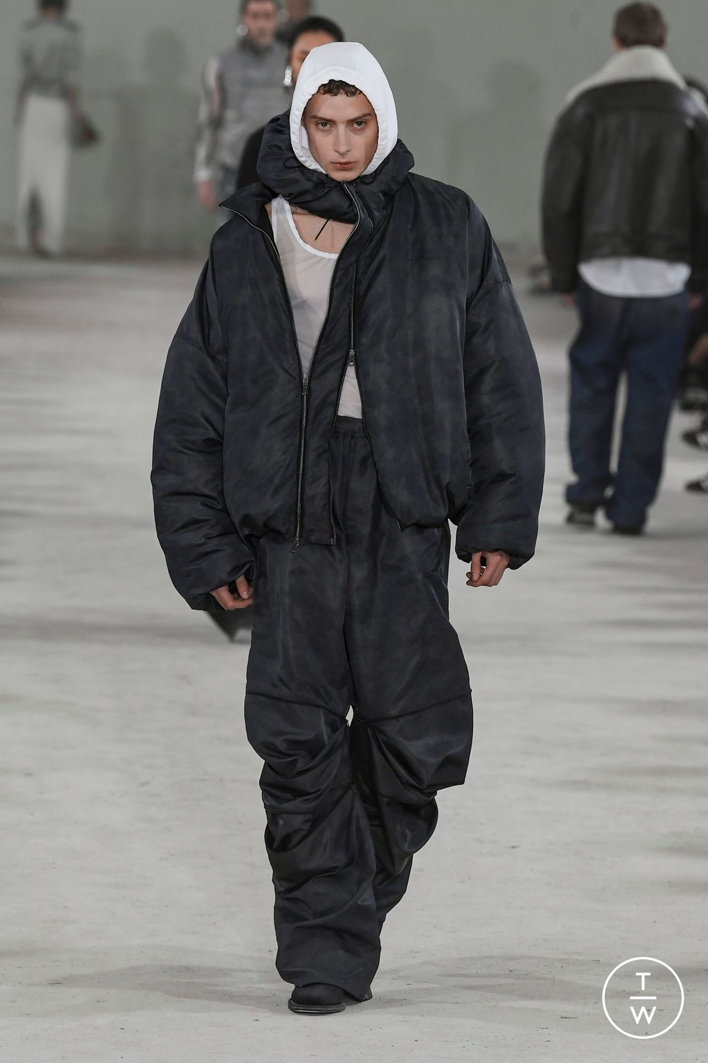 Fashion Week Paris Fall/Winter 2023 look 18 from the Y/PROJECT collection 女装