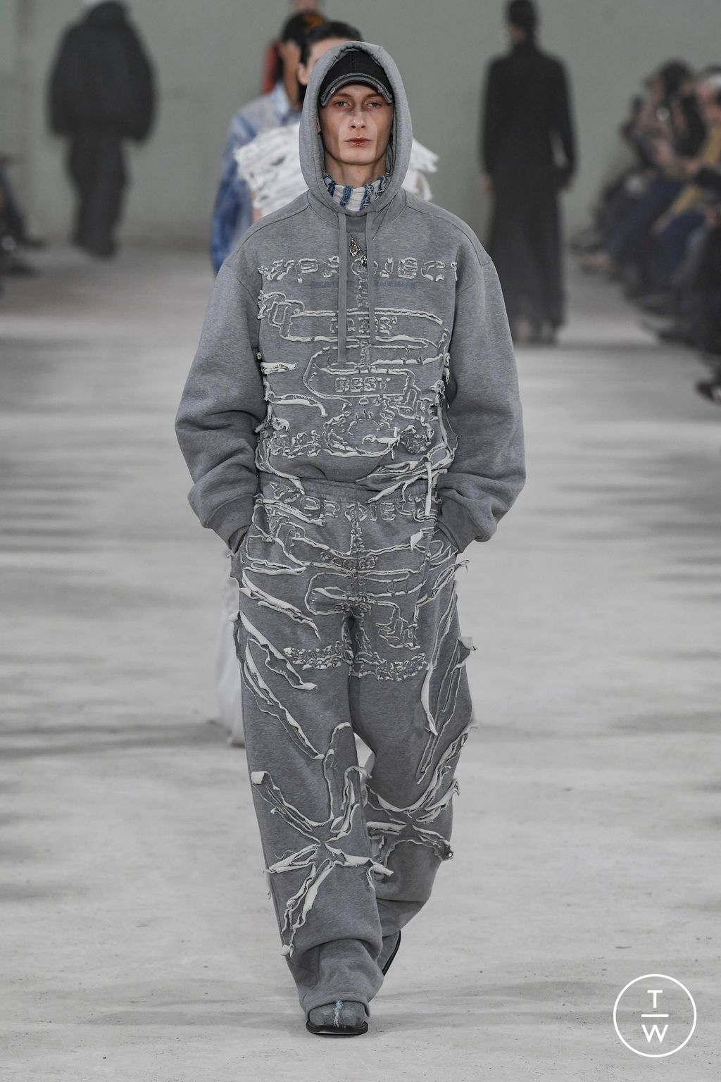 Fashion Week Paris Fall/Winter 2023 look 22 from the Y/PROJECT collection womenswear