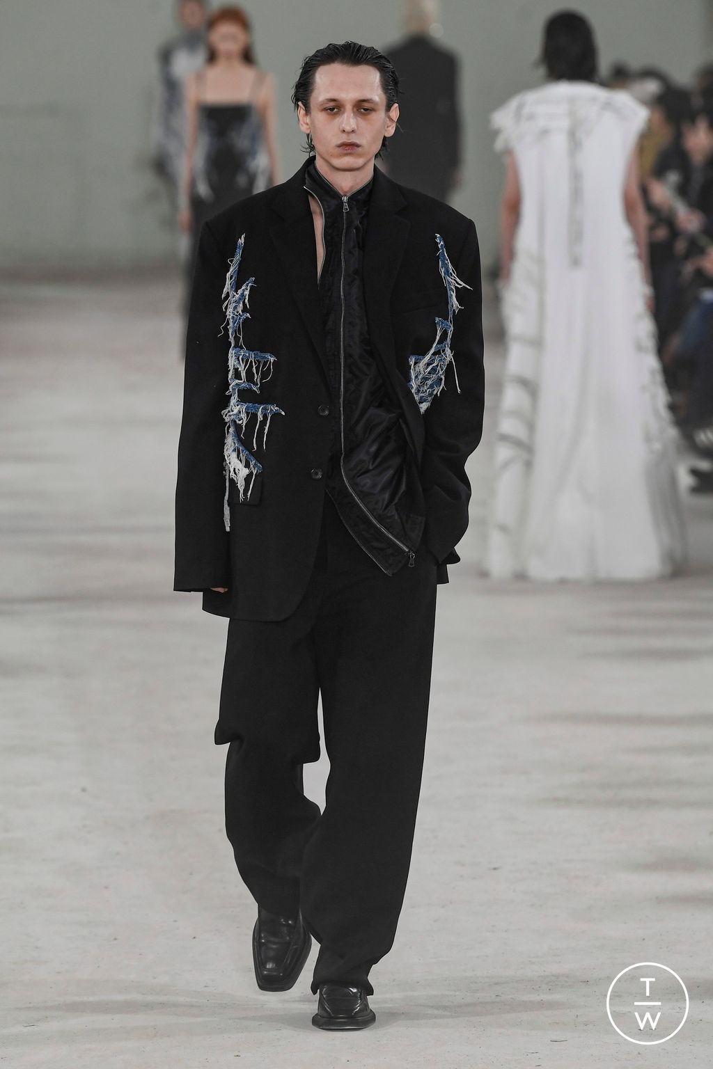 Fashion Week Paris Fall/Winter 2023 look 26 from the Y/PROJECT collection 女装