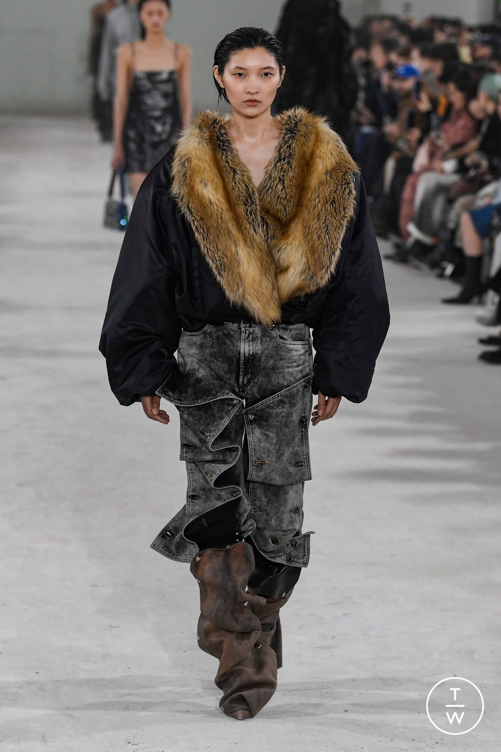 Fashion Week Paris Fall/Winter 2023 look 40 from the Y/PROJECT collection womenswear