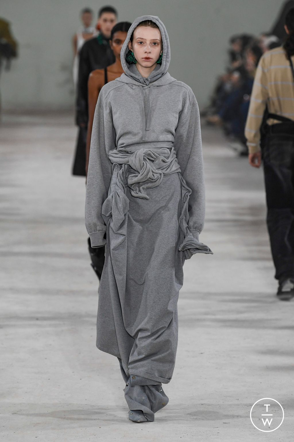 Fashion Week Paris Fall/Winter 2023 look 42 from the Y/PROJECT collection womenswear