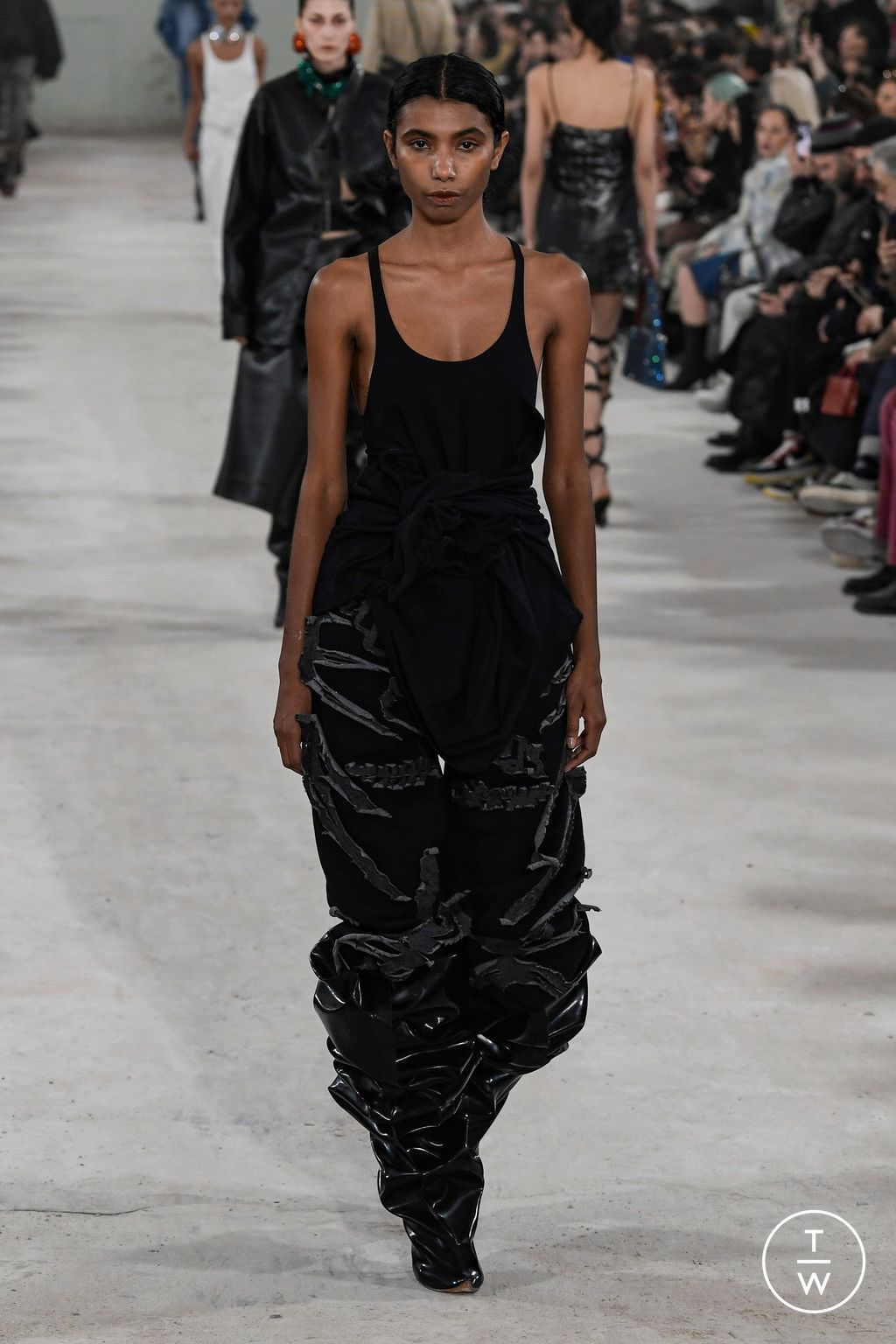 Fashion Week Paris Fall/Winter 2023 look 43 from the Y/PROJECT collection 女装