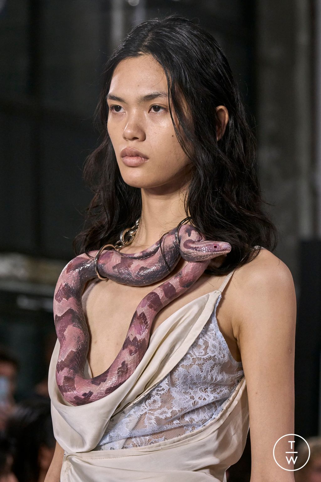 Fashion Week Paris Spring/Summer 2024 look 28 from the Y/PROJECT collection 女装配饰