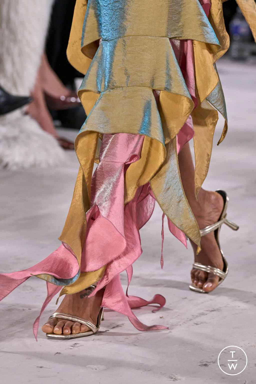 Fashion Week Paris Spring/Summer 2024 look 19 from the Y/PROJECT collection womenswear accessories