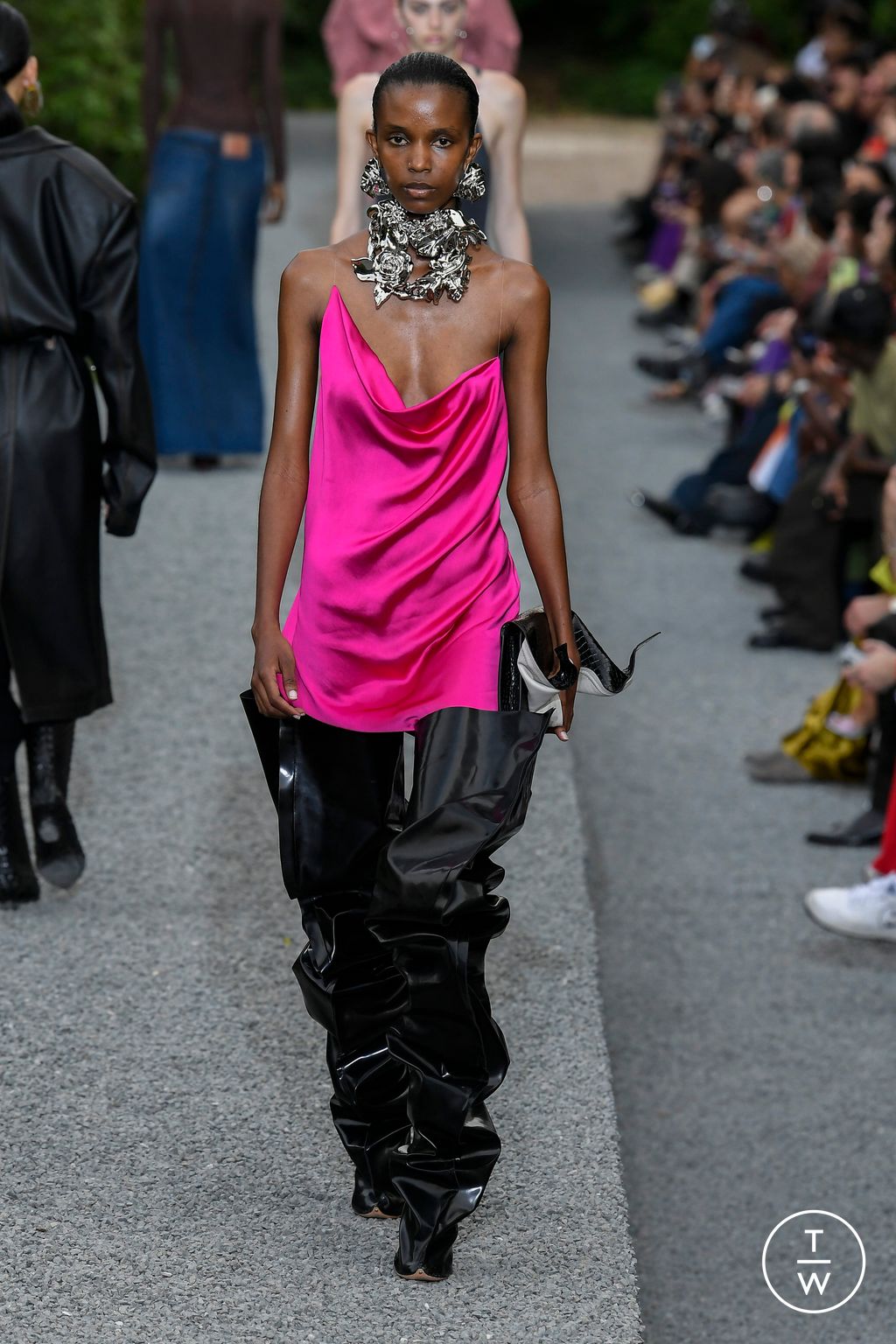 Fashion Week Paris Spring/Summer 2023 look 24 de la collection Y/PROJECT menswear