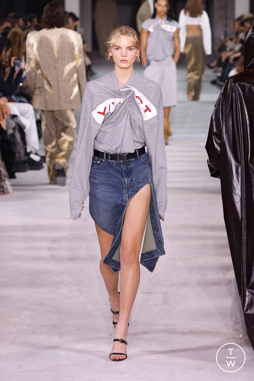 Fashion Week Paris Spring/Summer 2024 look 5 from the Y/PROJECT collection womenswear