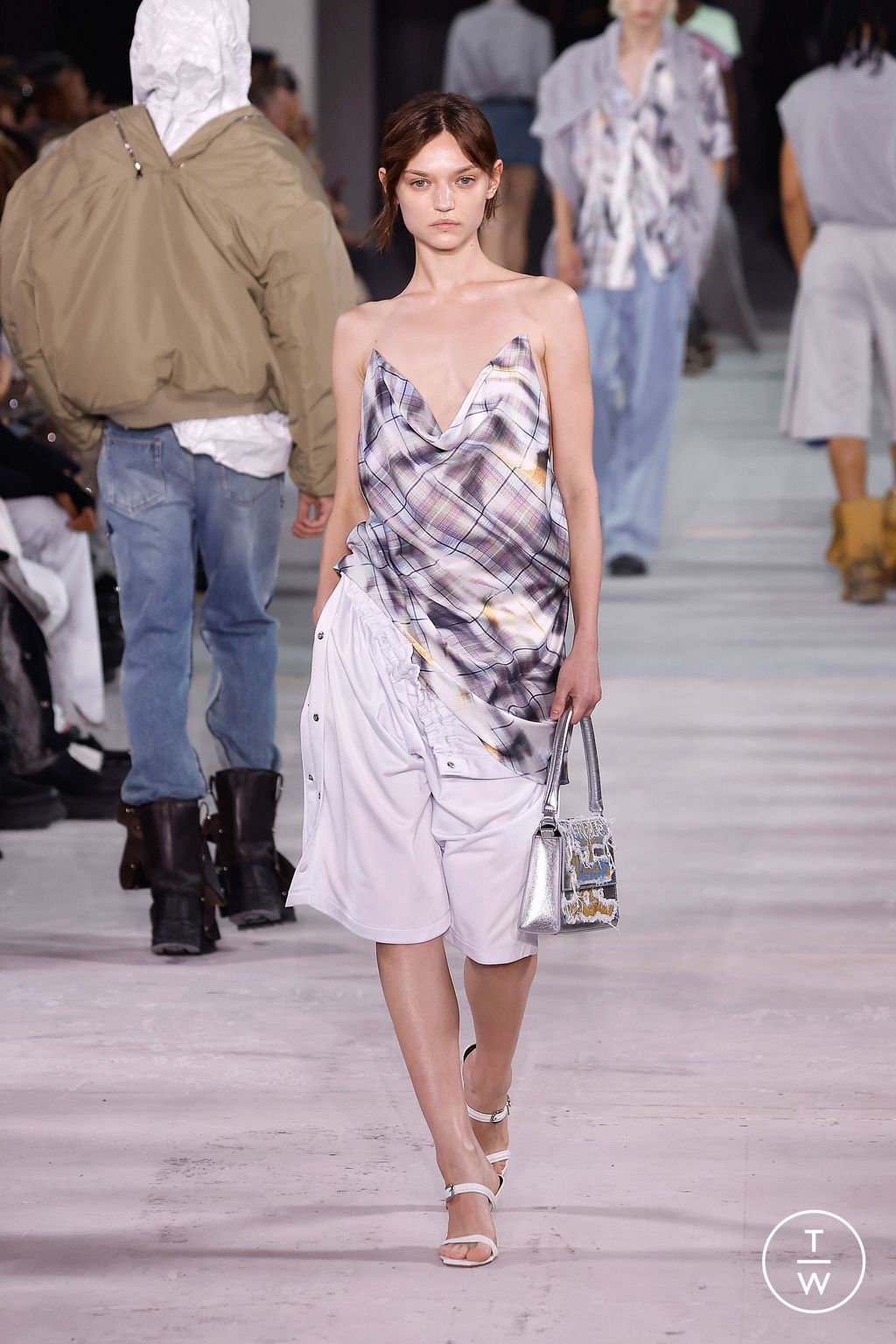 Fashion Week Paris Spring/Summer 2024 look 8 from the Y/PROJECT collection womenswear