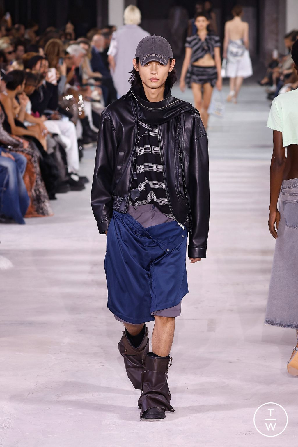 Fashion Week Paris Spring/Summer 2024 look 11 from the Y/PROJECT collection 女装