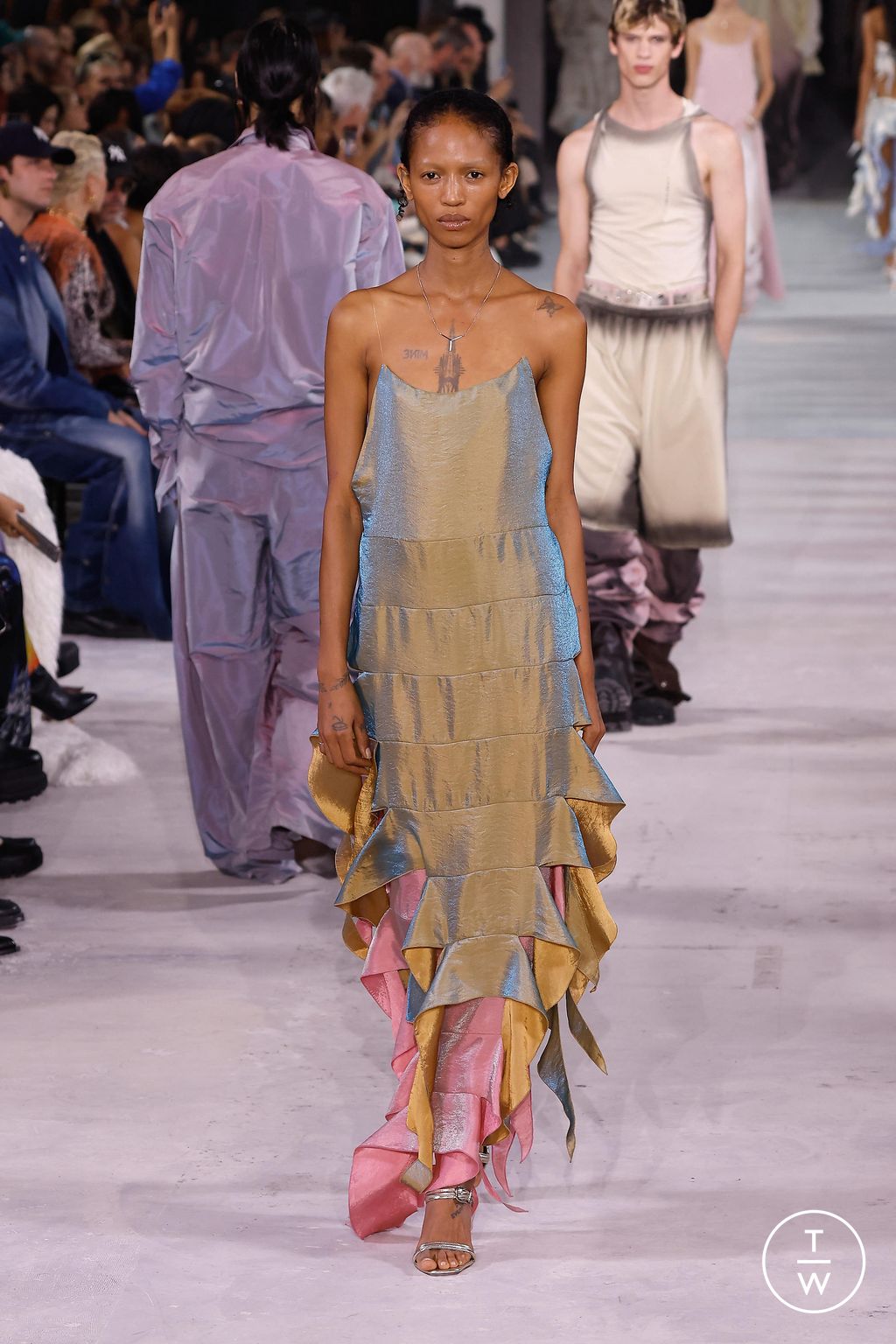 Fashion Week Paris Spring/Summer 2024 look 27 from the Y/PROJECT collection 女装